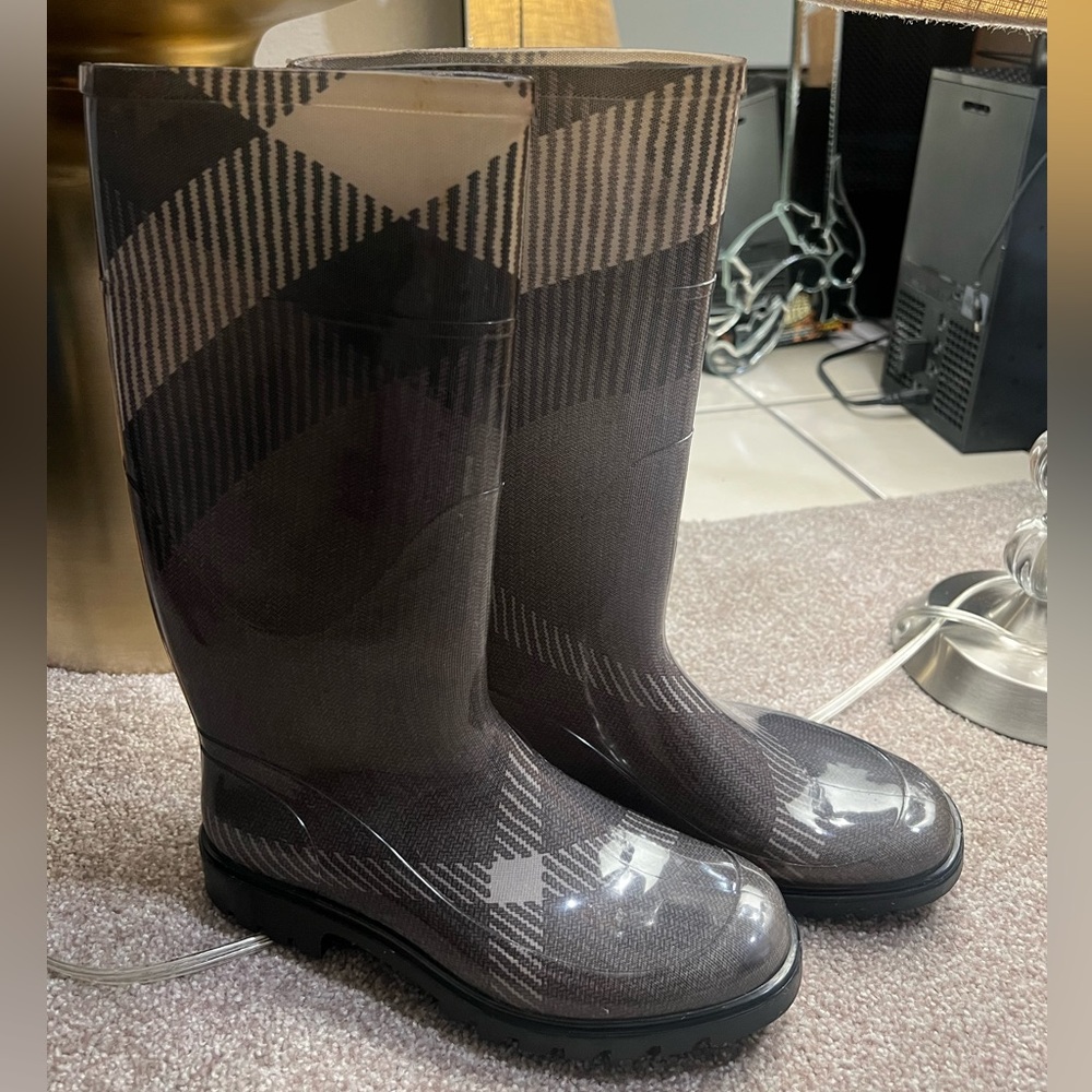 BURBERRY Wellington Rain Boots size 6.5 /37